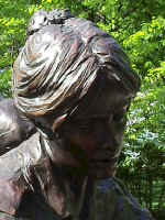VN Woman.jpg (113379 bytes)